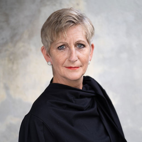 Foto av forfatter og kriminaltekniker Eva B. Ragde.